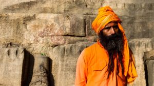 Priest-in-traditional-dress-at-Kalinjar-Fort