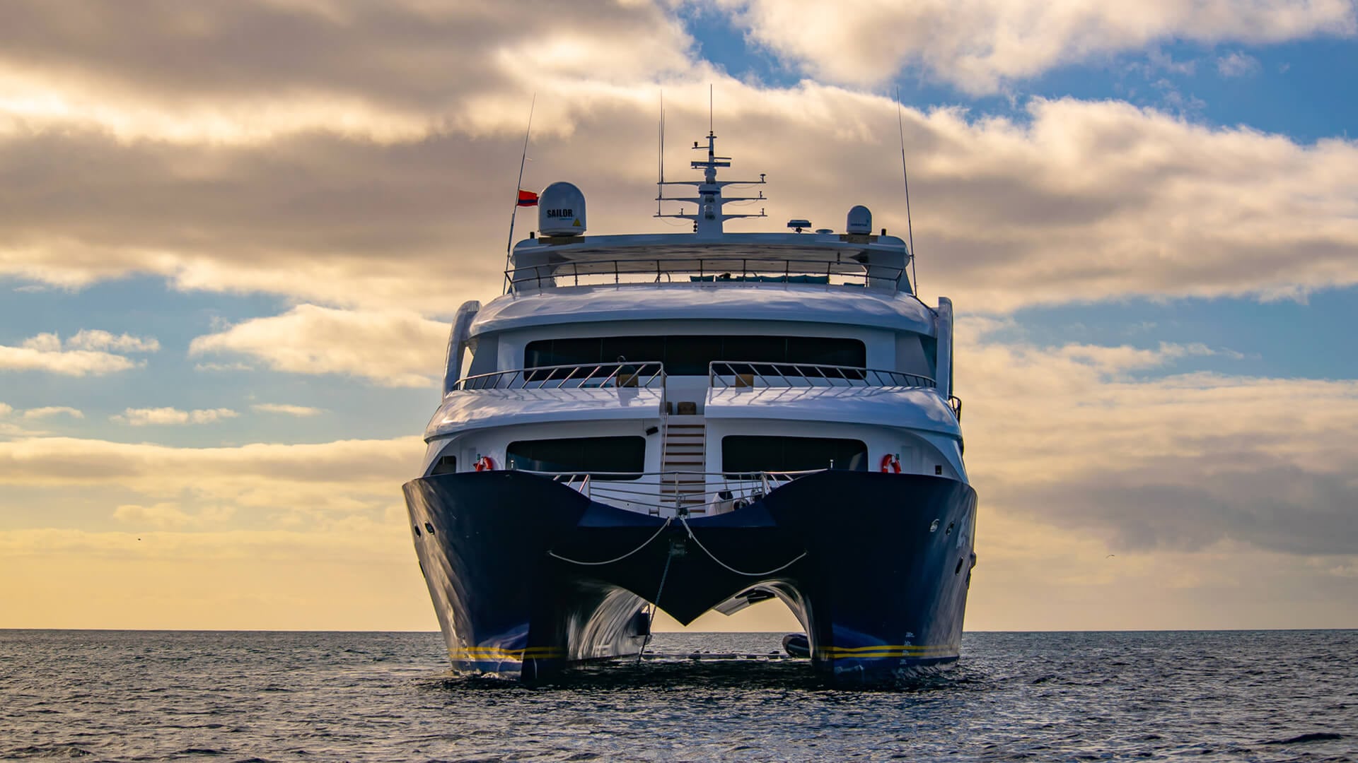 catamaran cruise galapagos