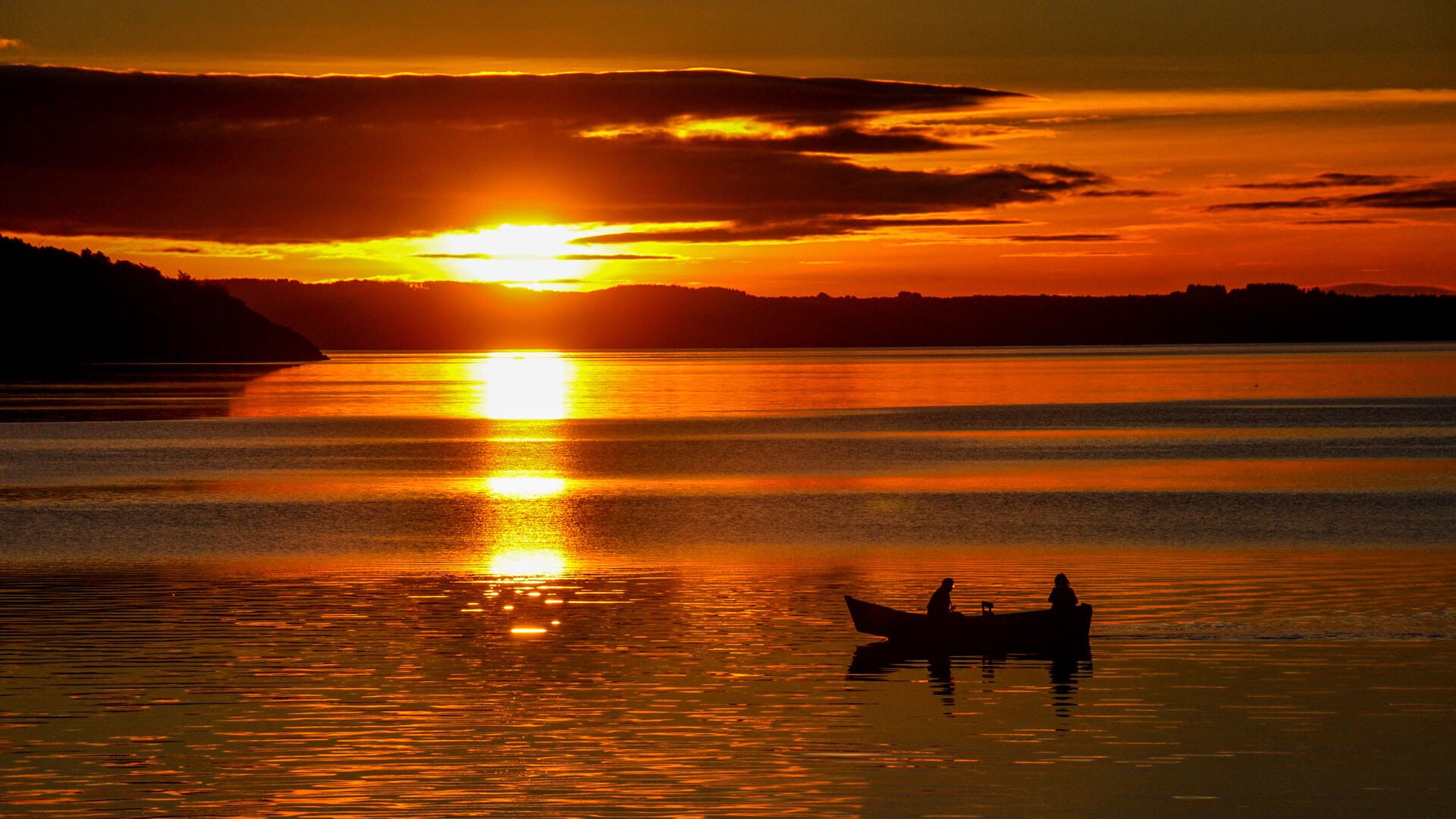 Honeymoon couple on Lake Villarrica