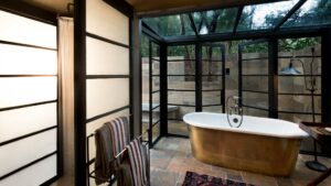 bathtub at andBeyond bateleur camp