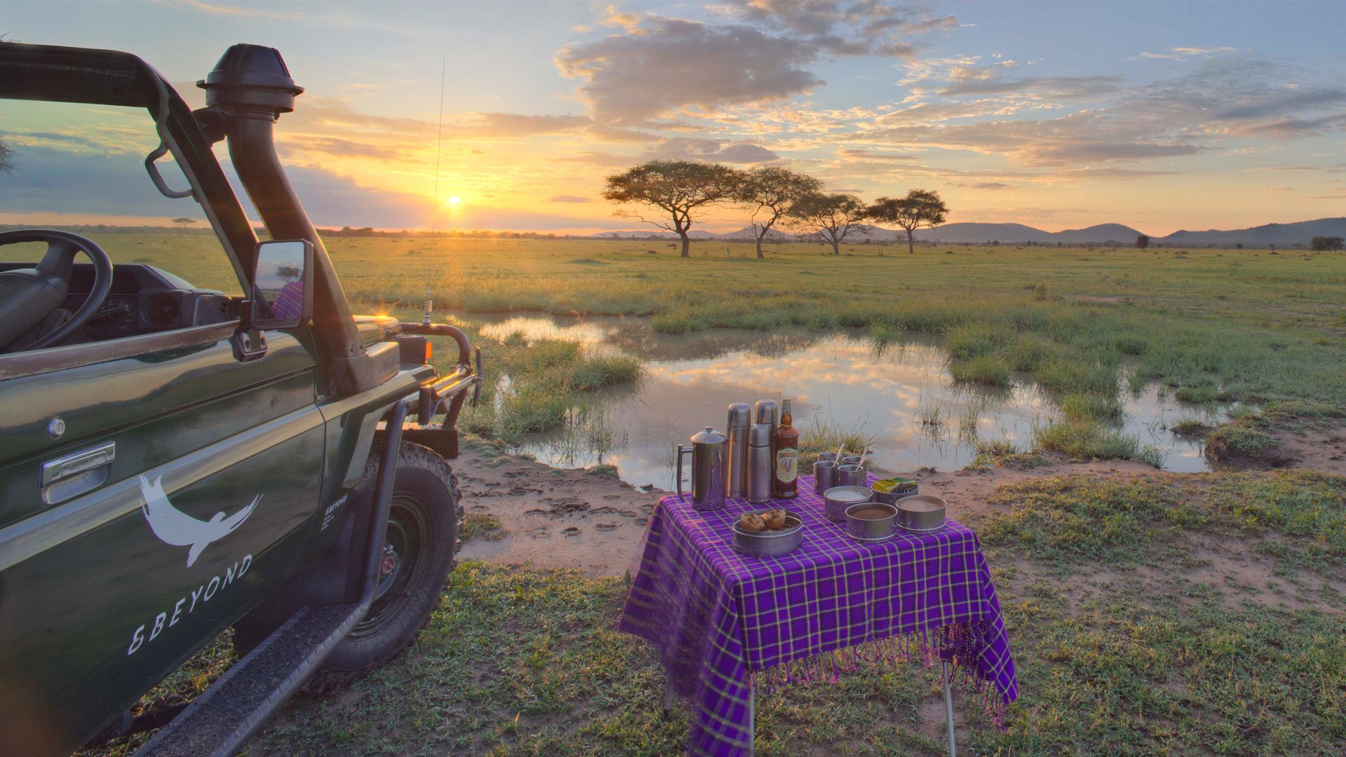 morning drink stop with coffe hot chocolate and amarula in the serengeti