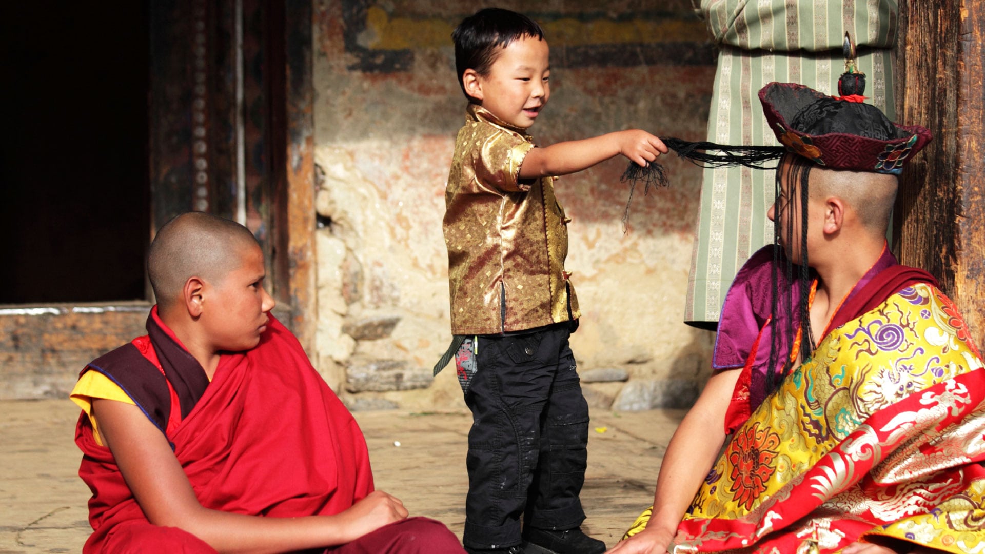 trongsa monks people culture bhutan
